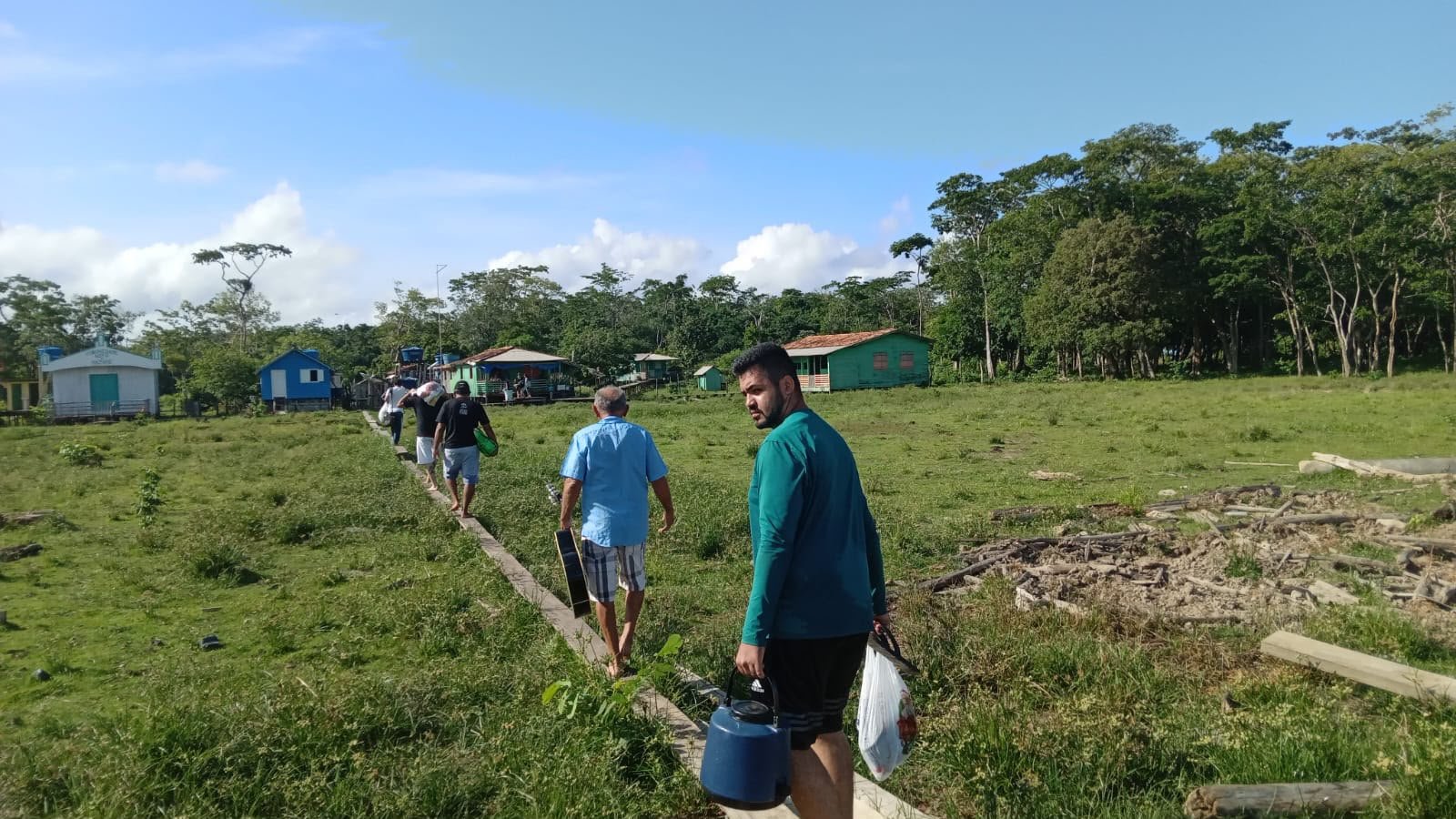 John em um projeto social no Amazonas com ribeirinhos